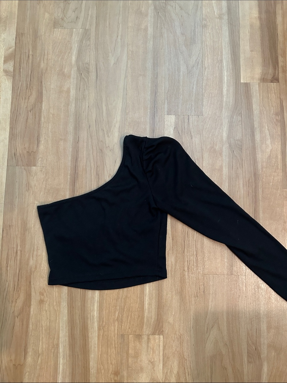 SHEIN Black One-Shoulder Long Sleeve Crop Top